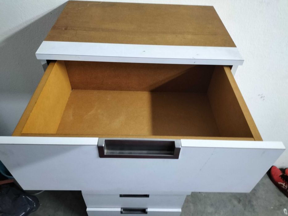 Armario com gavetas para arrumação