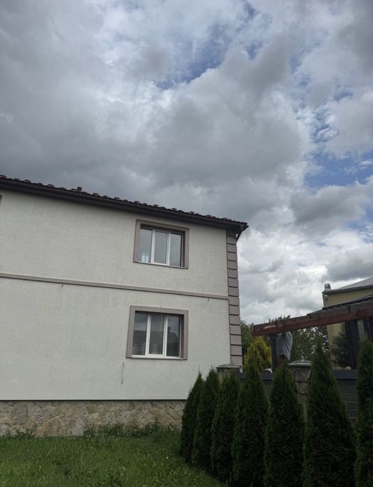 Великий будинок біля Велесу Метро