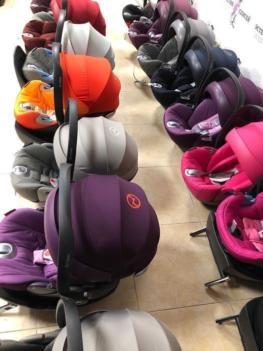 Автокрісла Шоурум Britax Römer Cybex Recaro Maxi Cosi автолюлька cloud
