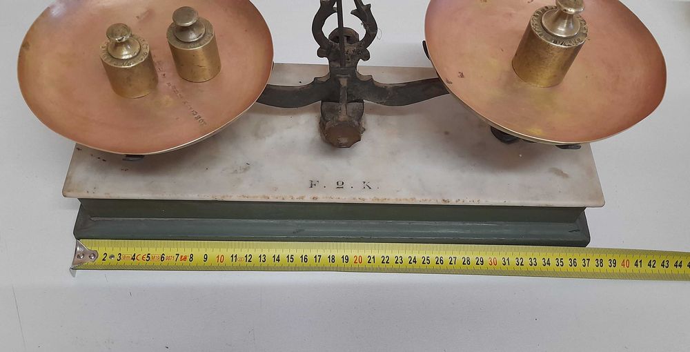 Balança bastante antiga