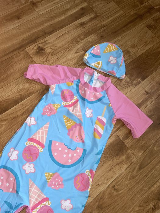 Stroj kapielowy plus czepek 146/152