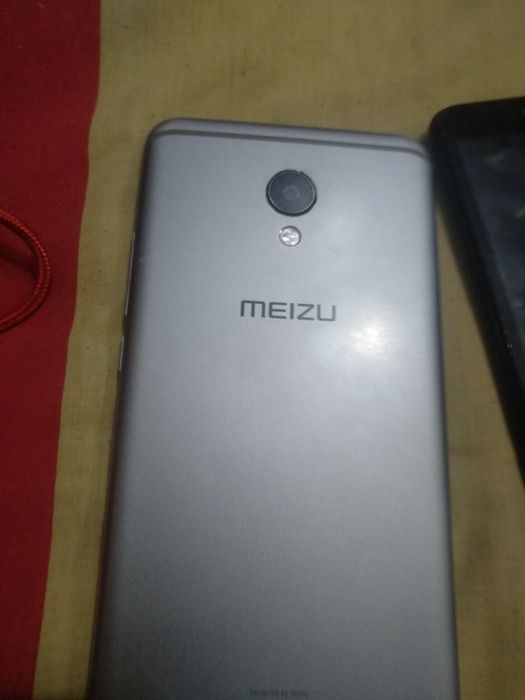 Продам телефоны на запчастии