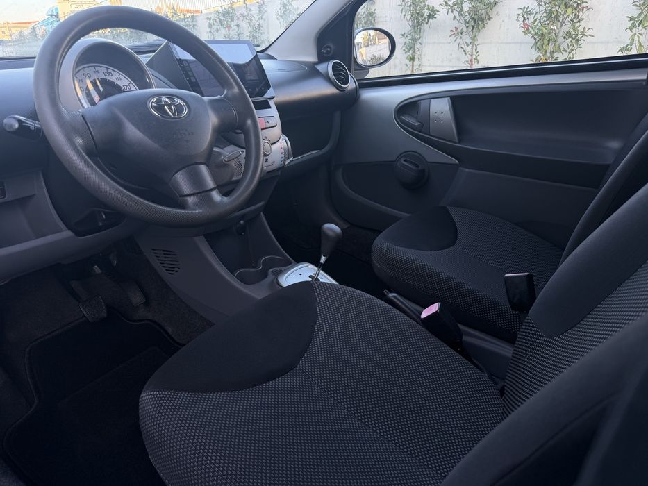 Toyota Aygo - Caixa Automática c/ GPS e CarPlay