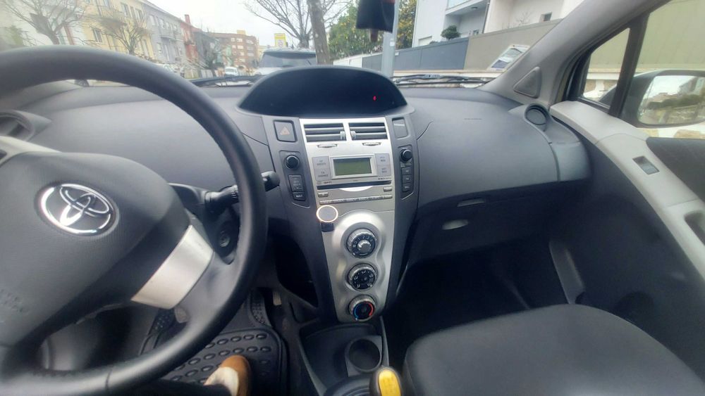 TOYOTA YARIS excelente estado
