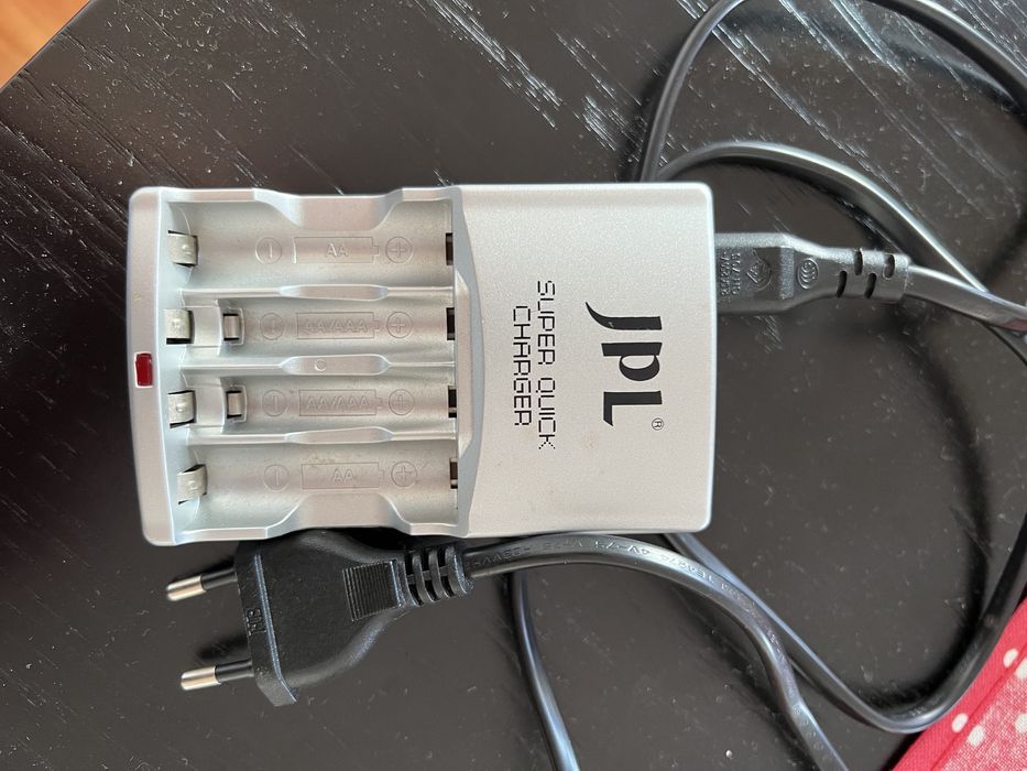 Carregador de Pilhas JPL AA/AAA