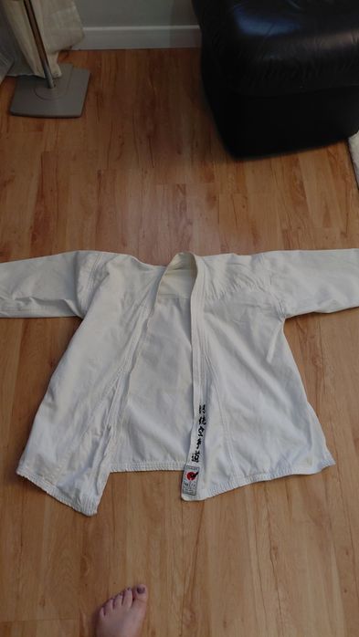 Kimono i pasy do treningu karate