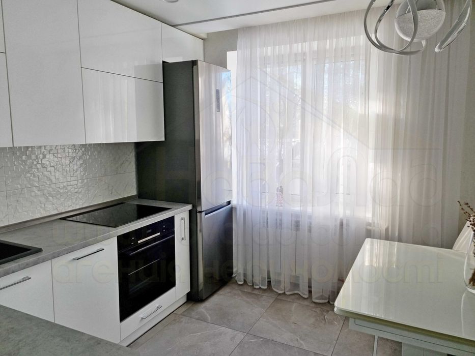 1 кімнатна квартира 40м2 з ремонтом та меблями р-н Градецький