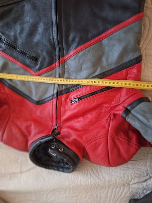 Мотокуртка шкіряна.