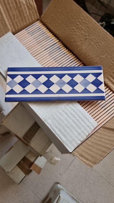 Faixas pintadas à mão