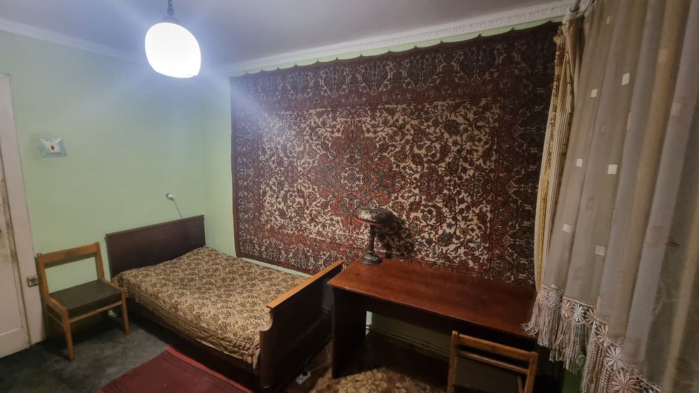 Шукаю на підселення хлопця (бажано медика) в непрохідну кімнату