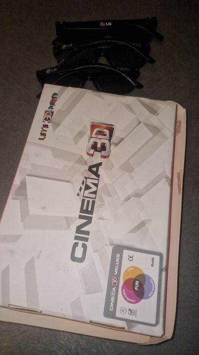 8 okularów 3D  firmy LG