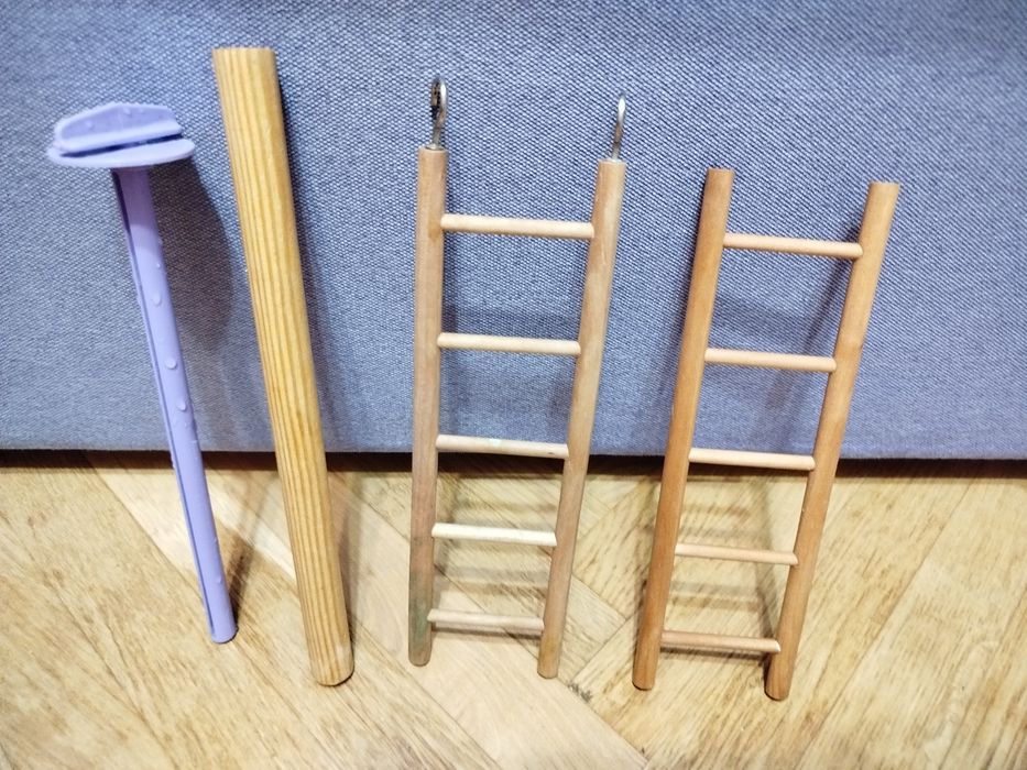 Дерев'яні іграшки-гойдалки, драбини для папужки