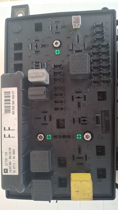 Vendo caixa de fusíveis e reles do astra H