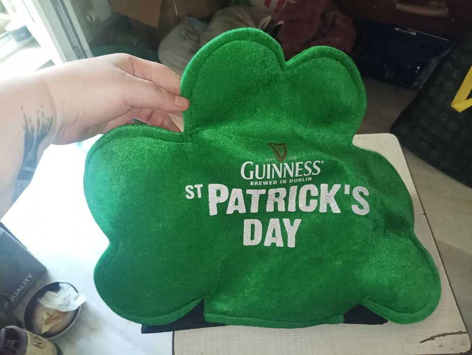 карнавальная шляпа Guinness в форме четырехлистного клевера
