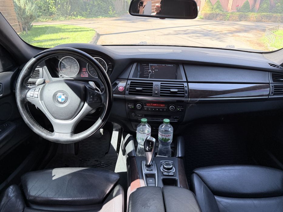 У продажу BMW X6