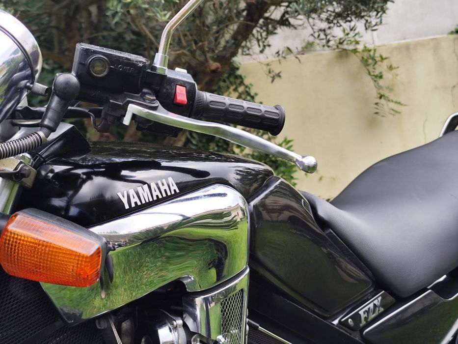 YAMAHA FZX 750 — 1997 | PRETA