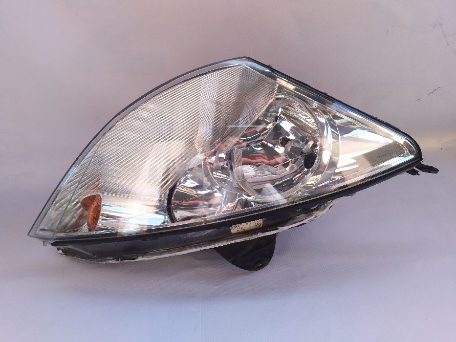 Lampa prawy przód FORD FOCUS MK1 ADAX Koźle