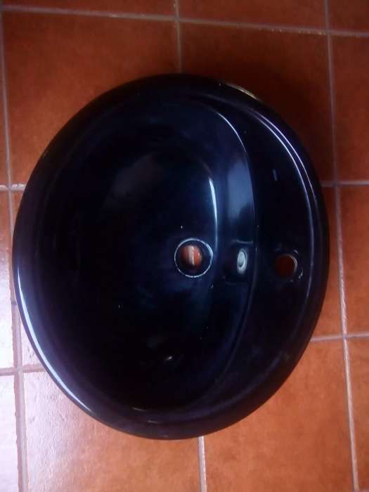 Bacia de lavatório preta