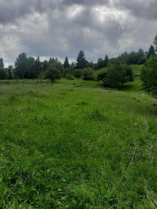 Продаються дві  земельні  ділянка в горах