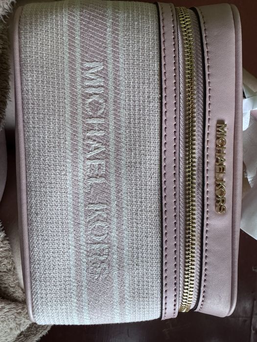 сумка Michael Kors в нежно-розовой (пудровой) цветовой гамме.