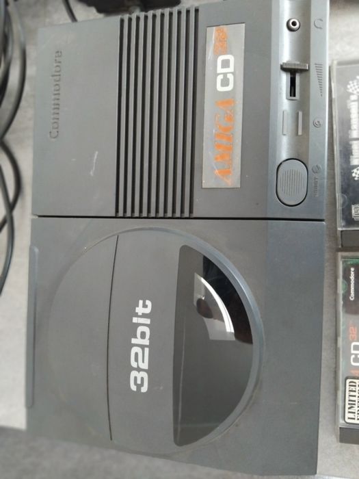 Amiga CD 32 zestaw z grami