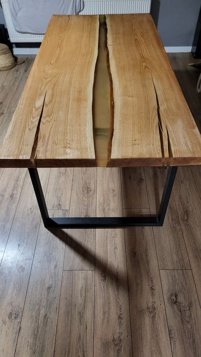 Stół dębow z żywicy