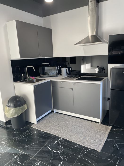 Pokoje z prywatną łazienką oraz kuchnią,  3 minuty od Umicore, Ionway