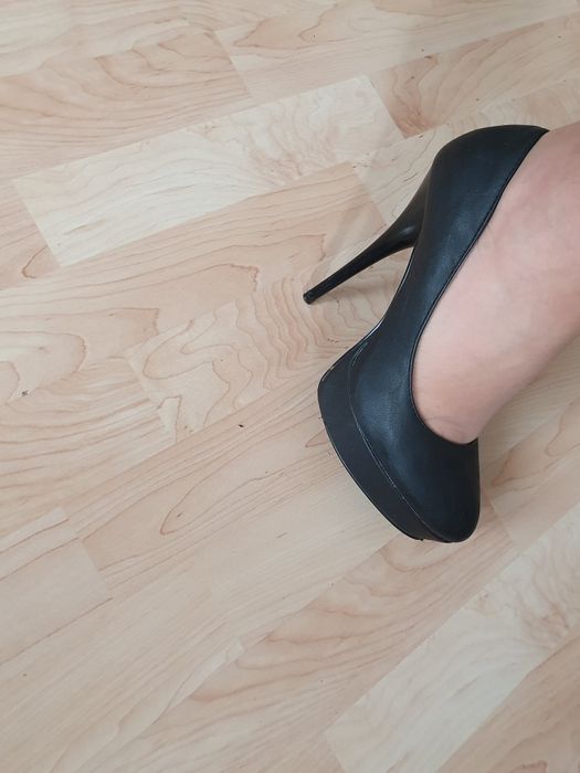 Buty szpilki koturna r40