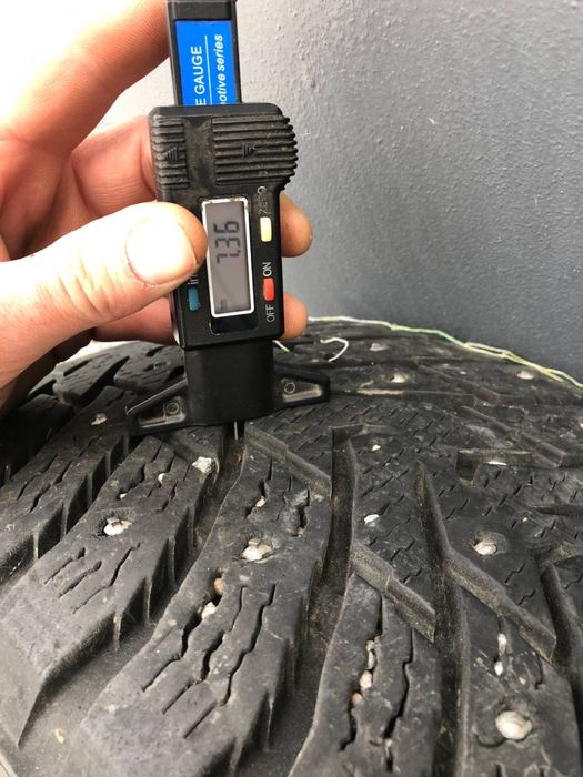 777 R16 6/139,7  два колеса с шинами 245 70 16 - 111Т