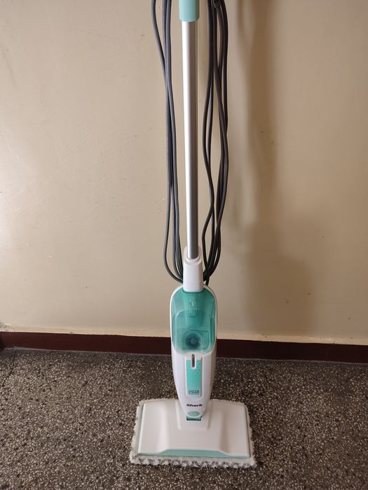 Mop parowy renomowanej firmy SHARK  S1000EU 13 + 8 nowych nakładek .