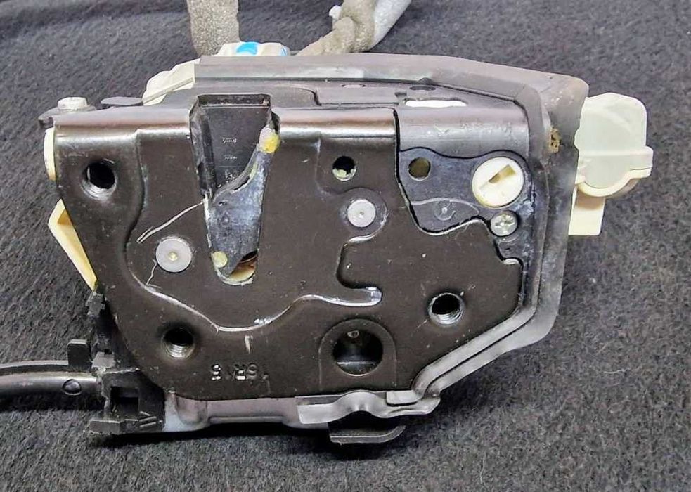 Fechadura / Fecho Porta Trás Direito 4G0839016B - AUDI A3
