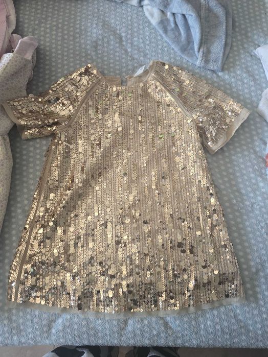 Vestdos como novo de criança de 6 anos