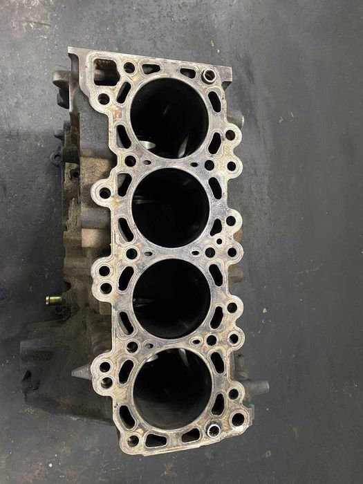 Блок циліндрів цилиндров двигуна двигателя YD22 2.2 dci Nissan X-Trail