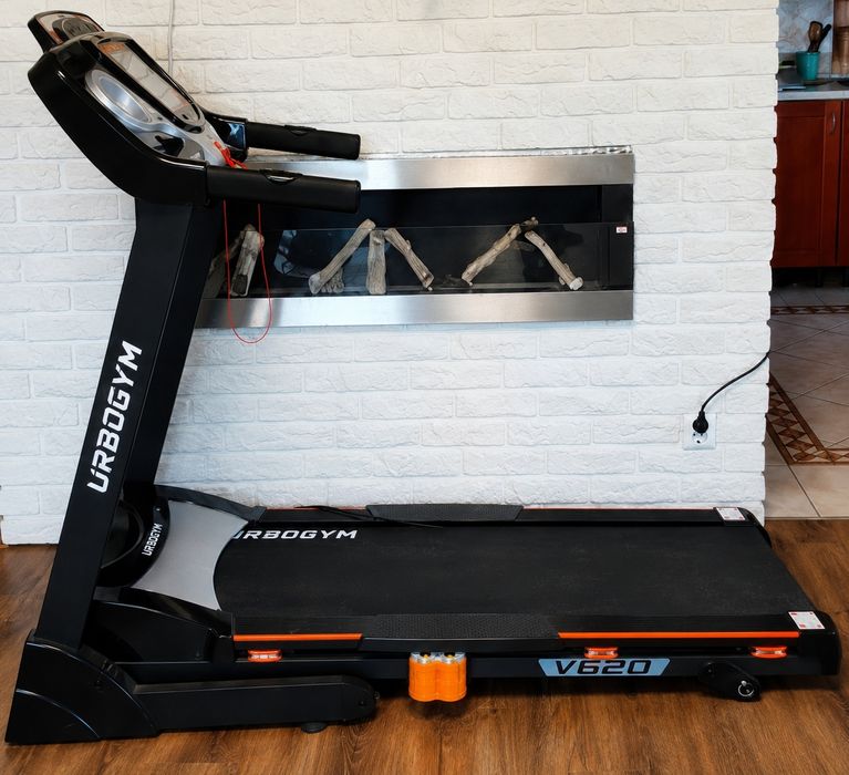 Bieżnia URBOGYM V620