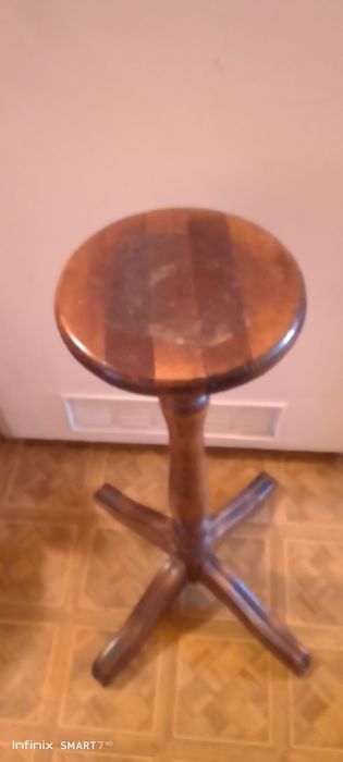 Sprzedam dębowy kwietnik