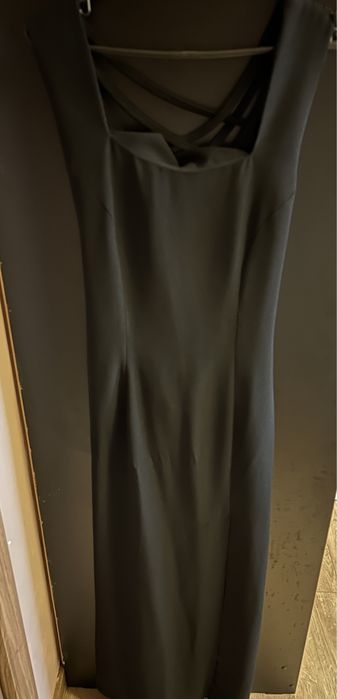 Czarna piękna sukienka suknia wieczorowa