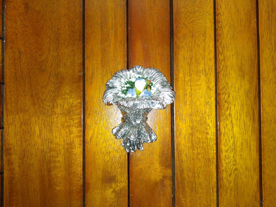 Caixa c/relógios, colares, brincos e vários acessórios de moda