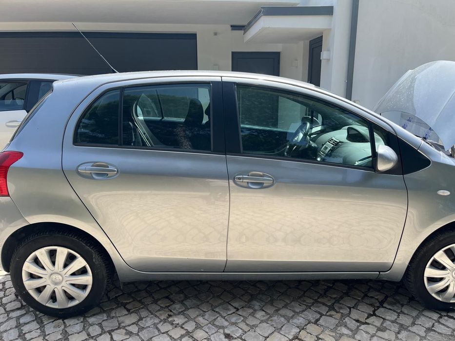 Toyota Yaris – 150 000 km – Muito bom estado