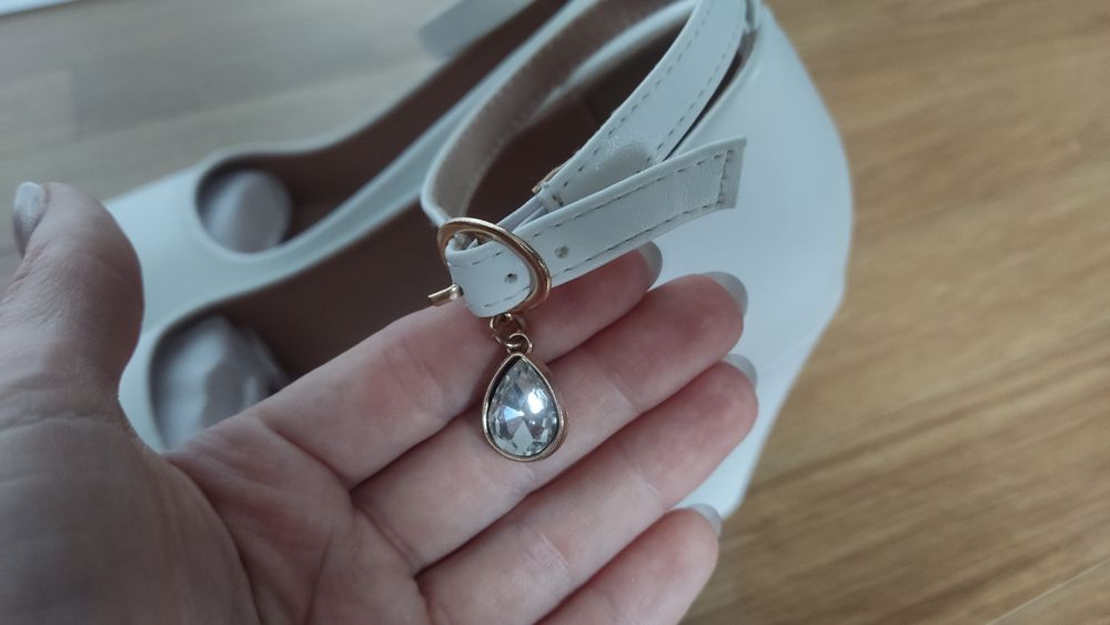 Buty na wesele - białe, koturny