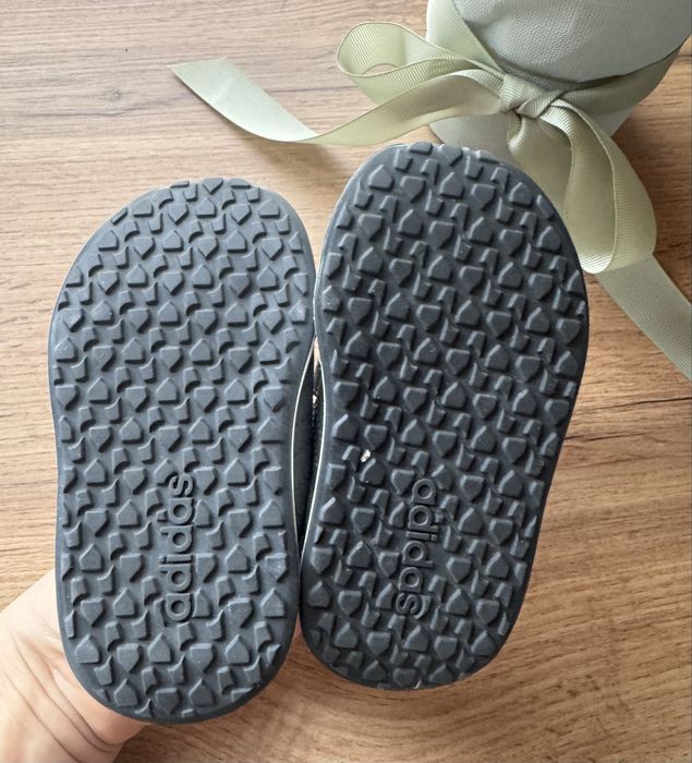 Кросівки adidas 19-20