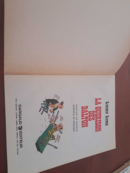 Lucky Luke La Guérison des Dalton em Francês.