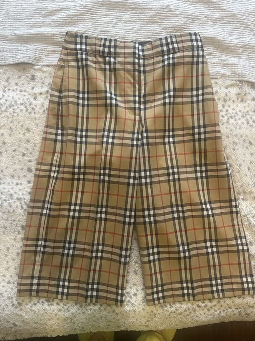 Шорты женские Burberry
