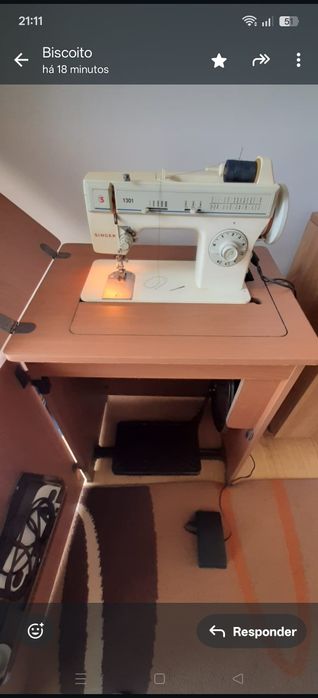Máquina costura Singer.
