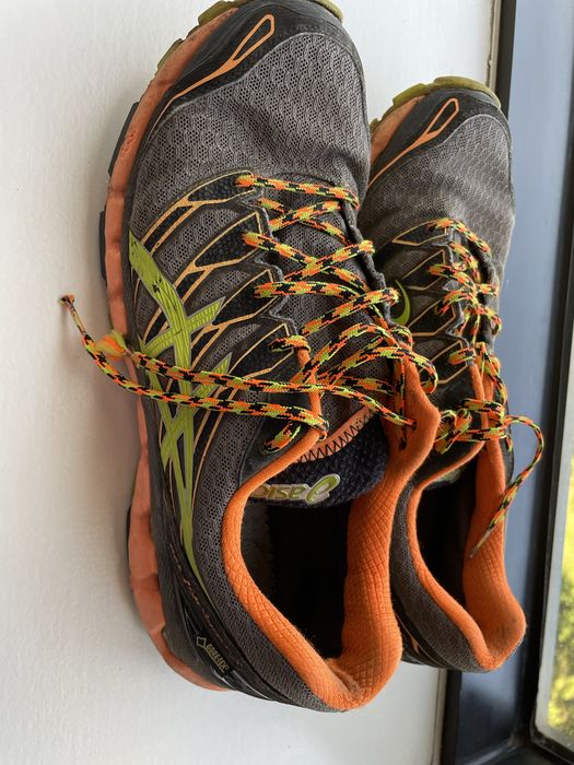 Tenis de corrida estrada e trail