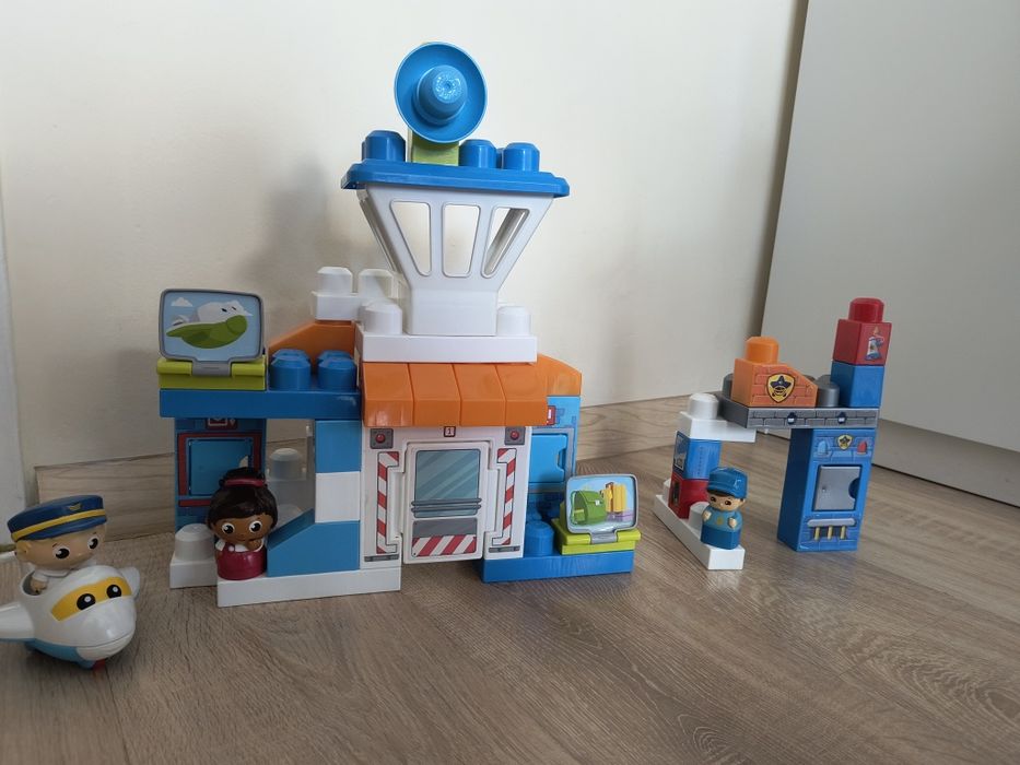 Sprzedam zestaw Mega Bloks - lotnisko i policja