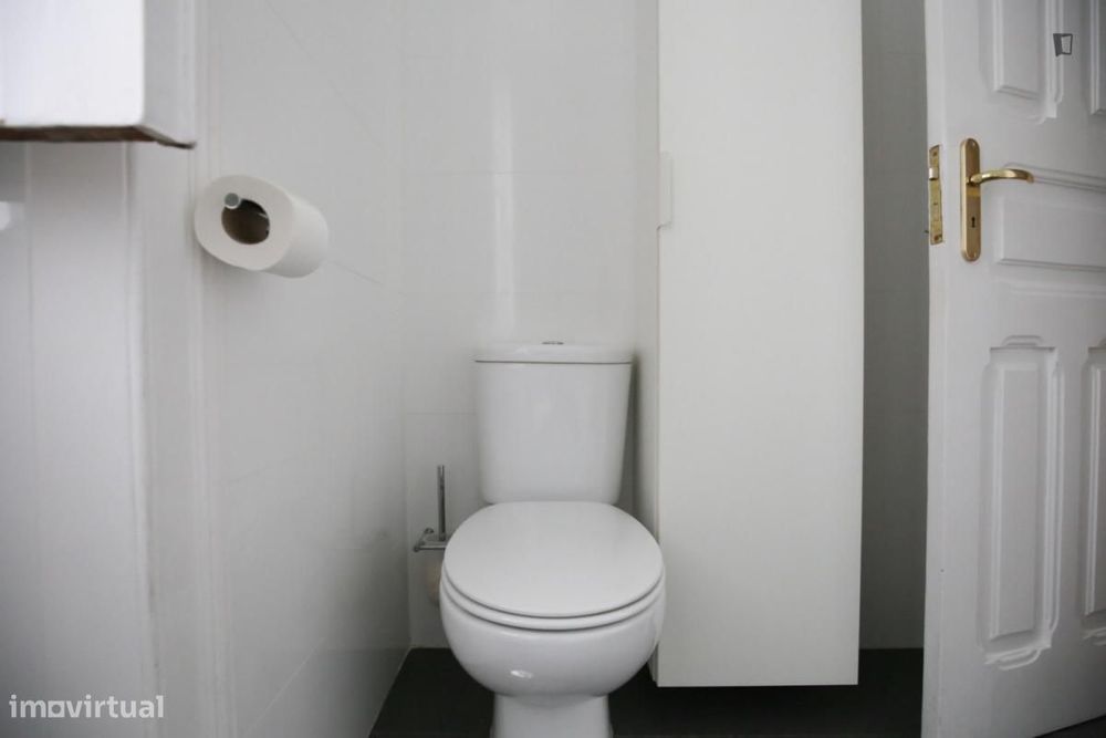 Quarto - localizado em Arroios Lisbon