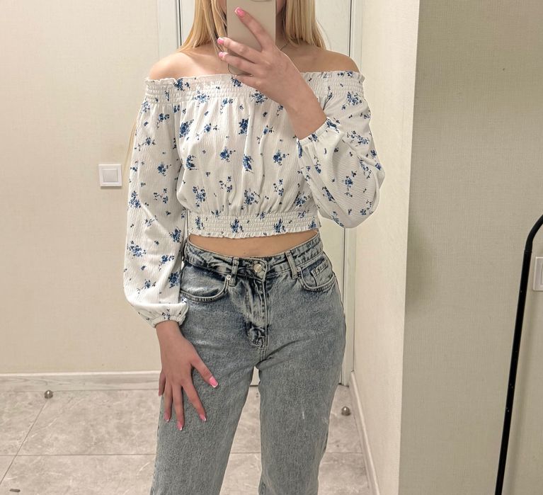 Топ з квітковим принтом
