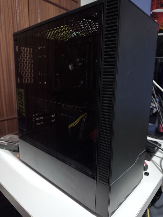 PC com i5-8600k e 1070