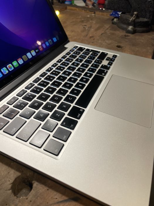 Macbook Pro 13, 2015, 3,1 Ghz Intel i7, 16 GB Ram, dysk 500GB.