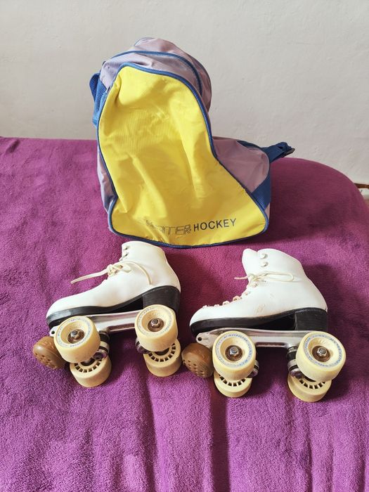 Patins para patinagem artística.